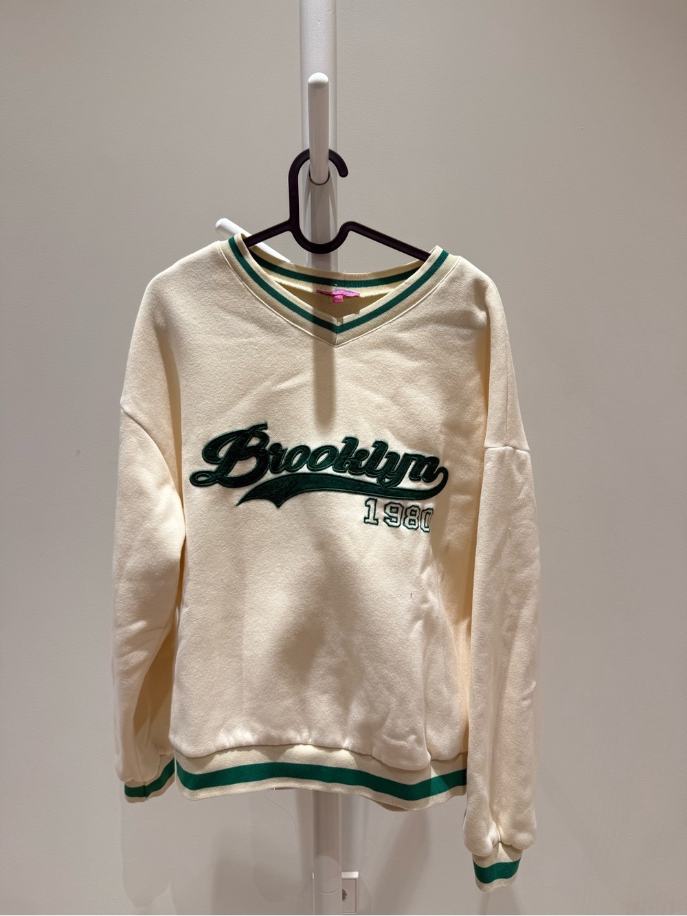 Edikted Brooklyn 1980 V-Neck Sweatshirt
